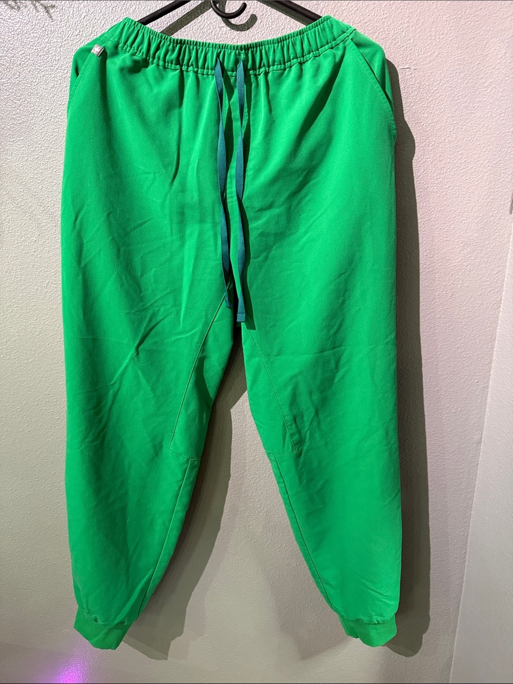 Figs Evergreen Drawstring Jogger Scrubs. Size Large.